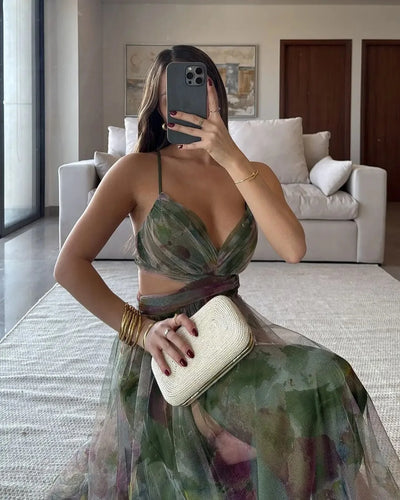 Elegant lang kjole med blomstertrykk