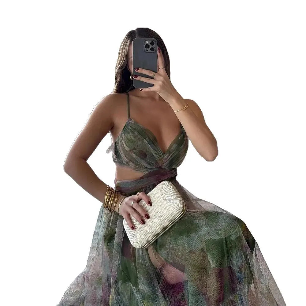 Elegant lang kjole med blomstertrykk