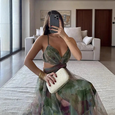 Elegant lang kjole med blomstertrykk