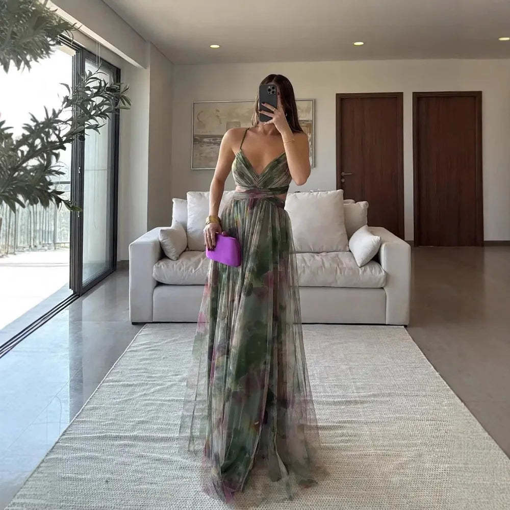 Elegant lang kjole med blomstertrykk